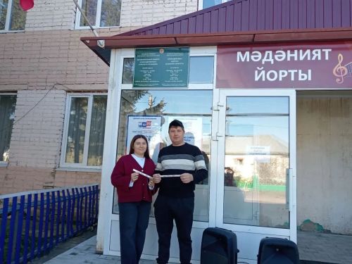 Әлмәндәрдә сайлаучылар гаиләләре белән килә