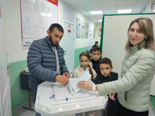 В Апастово голосуют всей семьёй