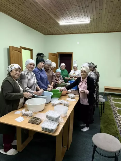 Чүрибураш волонтерлары хәрбиләргә шифалы чәйләр әзерләде