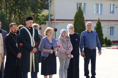 Апаста терроризм корбаннарын искә алдылар