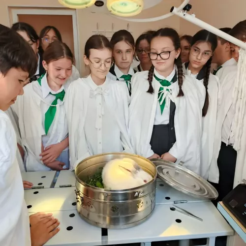 Апаста укучылар ветеринар һөнәре белән таныштылар
