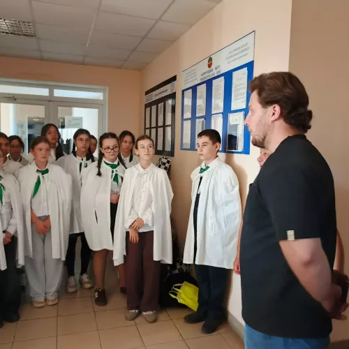 Апаста укучылар ветеринар һөнәре белән таныштылар