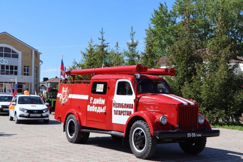 Апас буйлап хәрби машиналар парады узды
