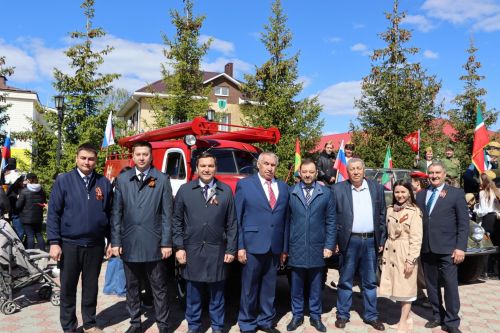 Апас буйлап хәрби машиналар парады узды