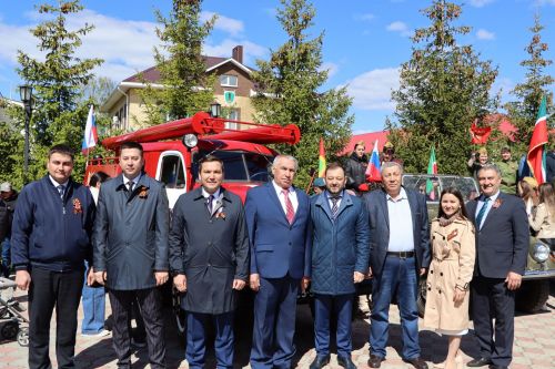 Апас буйлап хәрби машиналар парады узды