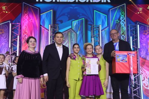"Йолдызлык" фестивалендә бүләкләү тантанасыннан фотомизгелләр