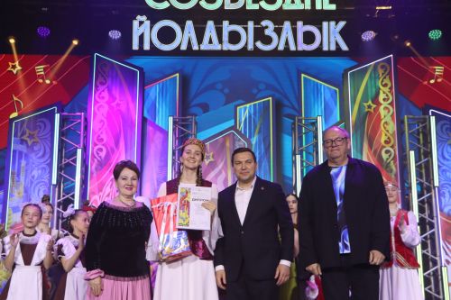 "Йолдызлык" фестивалендә бүләкләү тантанасыннан фотомизгелләр
