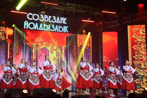 "Йолдызлык" фестивалендә бүләкләү тантанасыннан фотомизгелләр