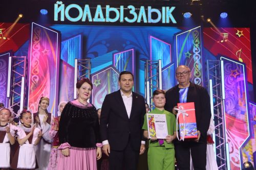"Йолдызлык" фестивалендә бүләкләү тантанасыннан фотомизгелләр