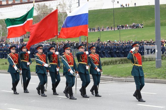 В Параде Победы в Казани участвовали 2 тыс. человек и техника времен ВОВ