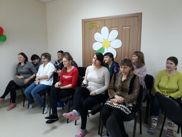 Иске Әнәле бакчасы нәниләре әниләренә бәйрәм ясады
