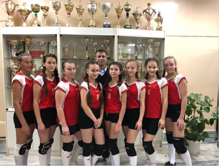 Команда Апастовской школы приняла участие в Первенстве РТ по волейболу