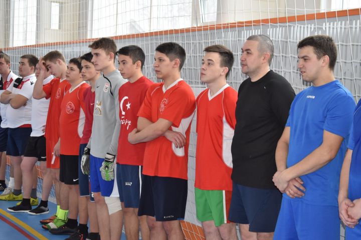 Апаста мини-футбол буенча ярышлар бара