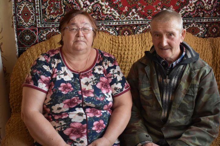 Югары Балтайдан Закировлар 10 балага гомер биргән  Тәлгать һәм Фәһимә Закировлар гаиләсенә сокланмыйча мөмкин түгел