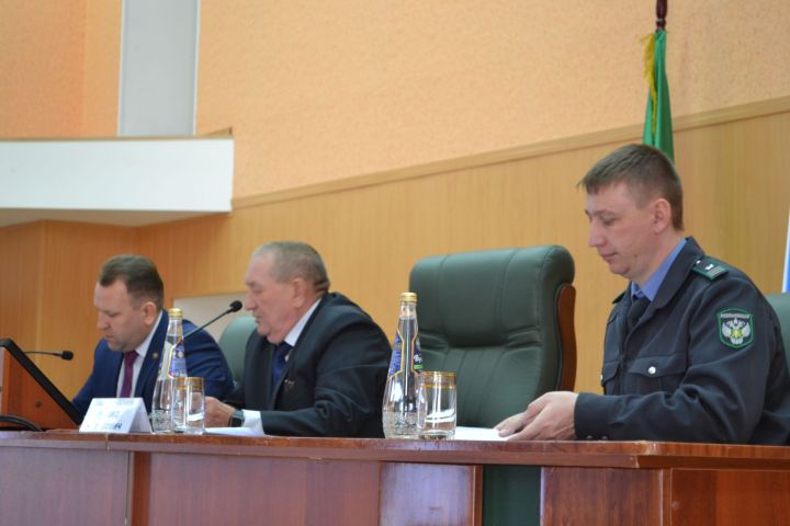 Апаста зур киңәшмә узды