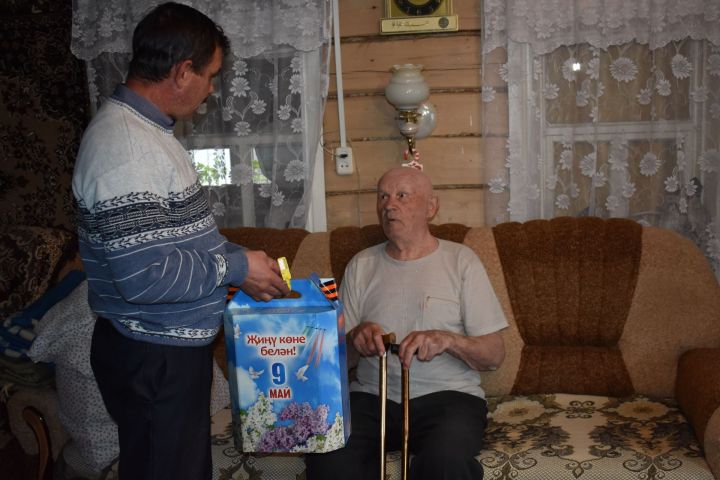 Районда сугыш һәм тыл ветераннарына бәйрәм бүләкләре тапшырылды