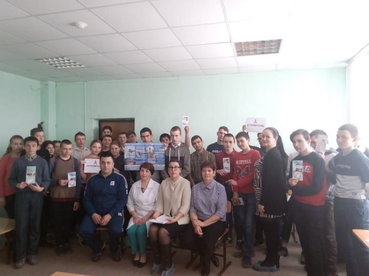 Апаста студентлар "Сәламәтлегең үз кулларыңда" кичәсендә катнашты