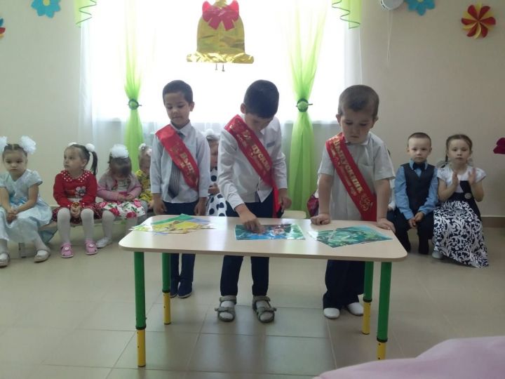 Иске Әнәле балалары бакча белән саубуллашты