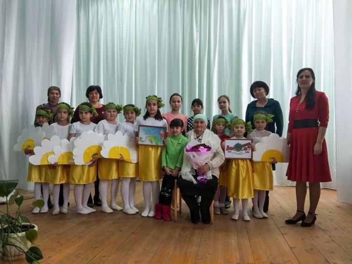 Тутайда яшәүче Галия апа Гыйззәтуллина Ленинград блокадасы хакында күз яшьләре белән сөйли
