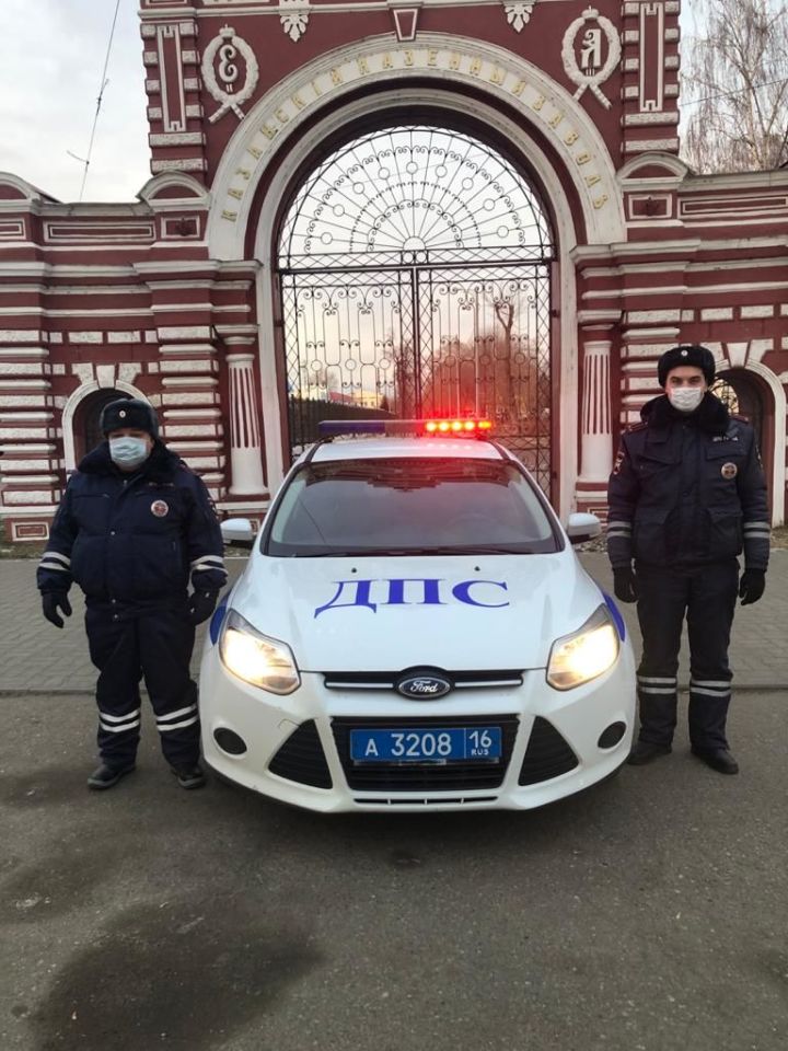 В Казани автоинспекторы доставили в больницу полуторогодовалого ребенка с травмой головы