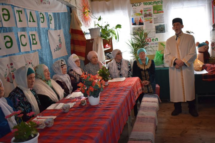 Гөлия Вәлиуллина: “Һәр мөнәҗәтнең үз тарихы һәм мәгънәсе бар”