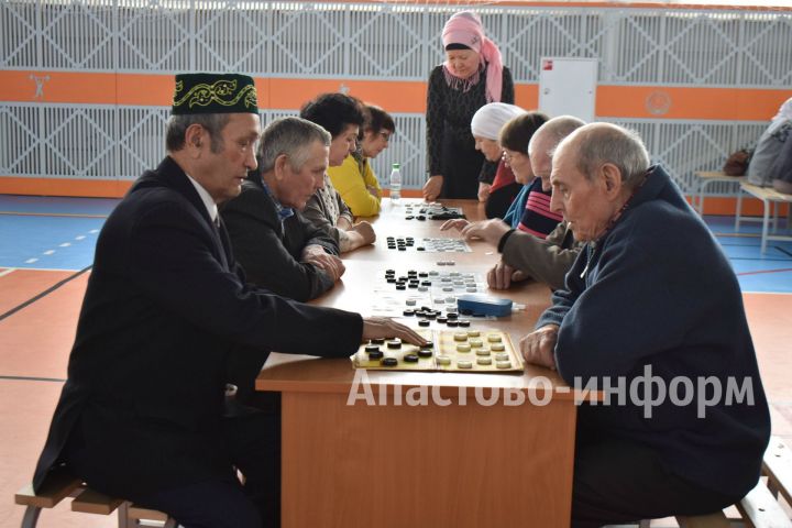 Апаста өлкәннәр арасында шашка-шахмат ярышлары узды