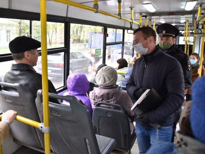 В Татарстане проводятся проверки наличия у граждан средств индивидуальной защиты при нахождении в общественном транспорте