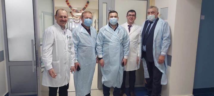 Гости Дрожжановского района посетили Среднебалтаевскую участковую больницу