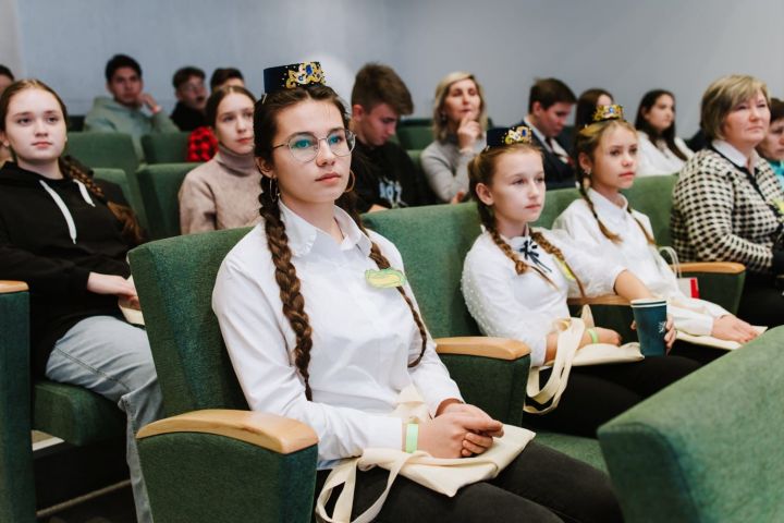 Олы Бакырчы мәктәбе укучылары “Kazan Quiz” республикакүләм интеллектуаль уенында катнашты