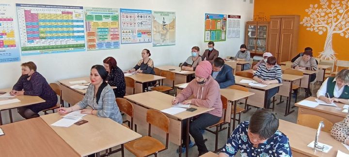 К акции «День сдачи Единого государственного экзамена родителями» присоединились и жители района