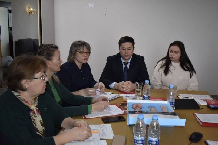 В Апастово состоялся круглый стол на тему «Сохранение семейных ценностей и профилактика абортов»