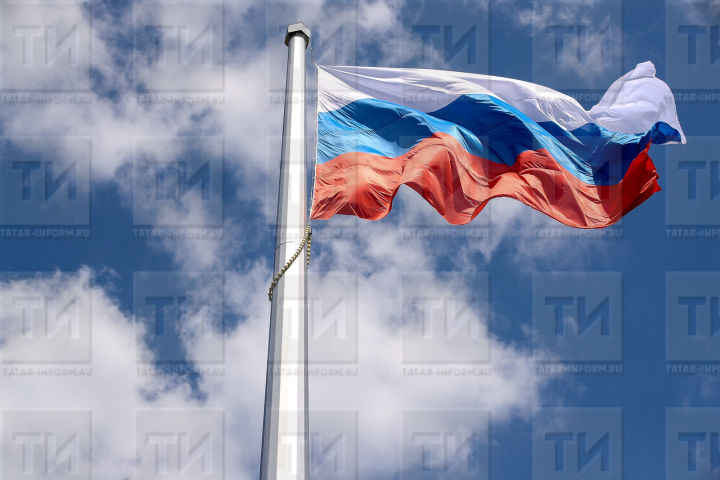 В Минобрнауки РФ утвердили стандарт поднятия флага в школах