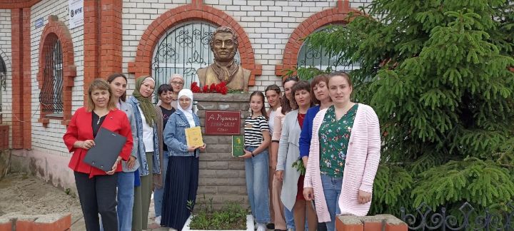 Апаста рус теле көнен билгеләп үттеләр