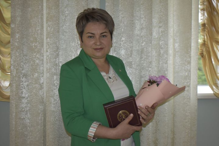 Наиля Зиатдинова удостоена медали «За доблестный труд»