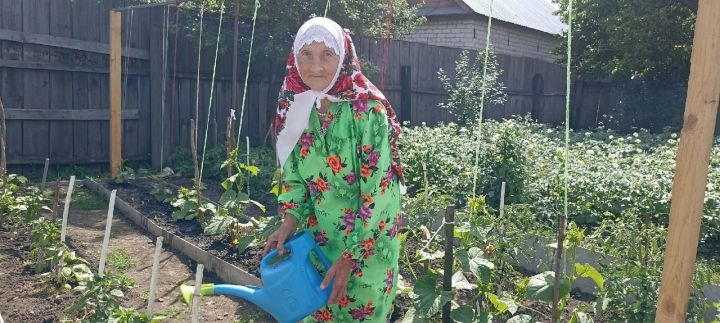 Жительница Апастово Рашида эби Хусаинова отметила 90-летний юбилей