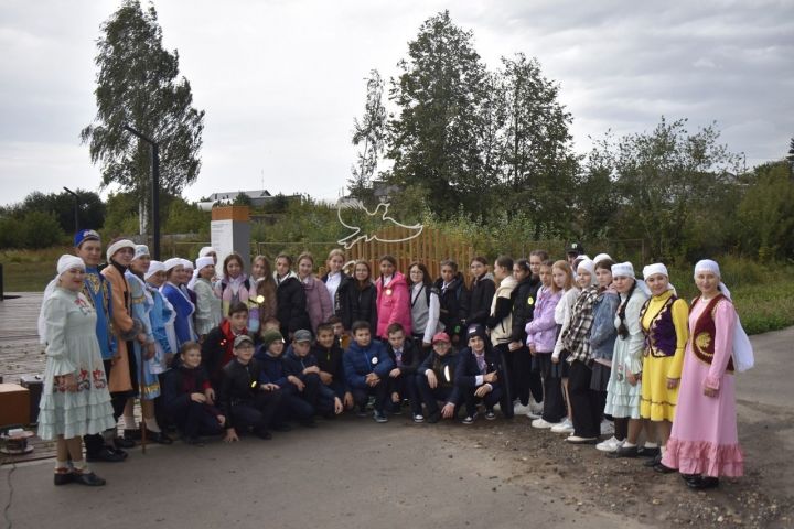 В Апастово для школьников проводятся специальные экскурсии