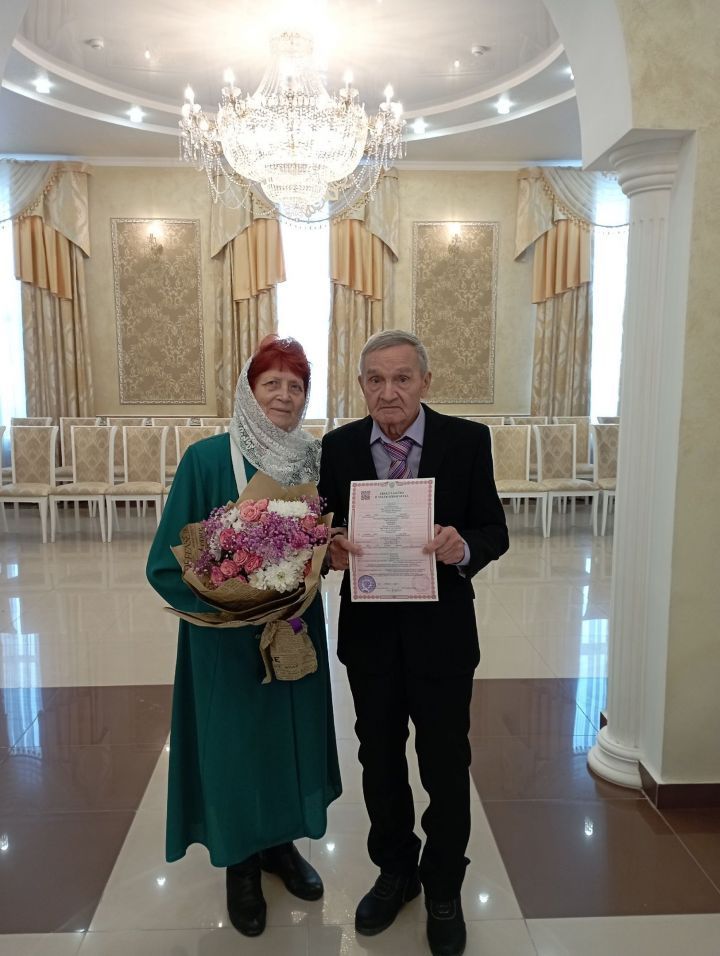 В Татарстане состоялось бракосочетание 86-летнего жениха и 77-летней невесты