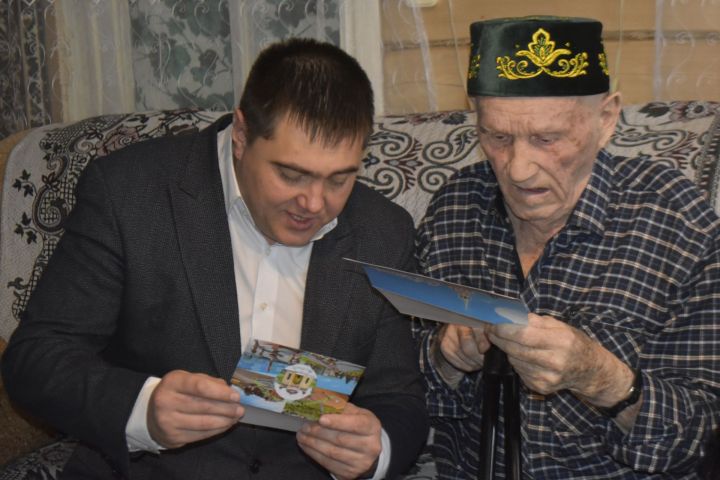 Ветеран войны из Апастово Фарит ага Юнусов встретил 95-летний юбилей
