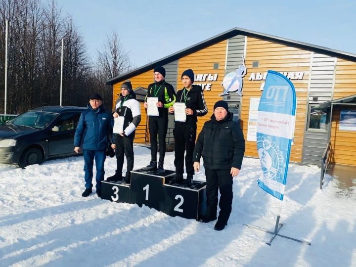 На лыжной базе района прошли лыжные гонки с участием школьников 2007-2013 годов рождения