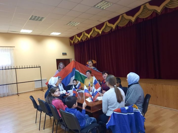 Кызыл-Тауда дәүләт бәйрәмнәренең мөһимлеге турында сөйләштеләр