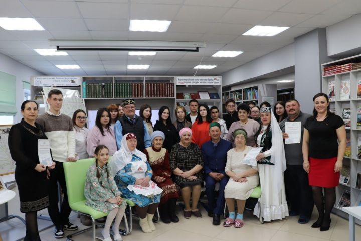 Апас үзәк китапханәсендә “Үз буыныңны бел” кичәсе узды