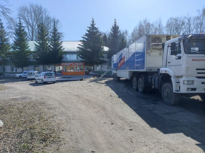 Апаслыларны башкала табиблары күчмә мобиль поликлиникада кабул итә