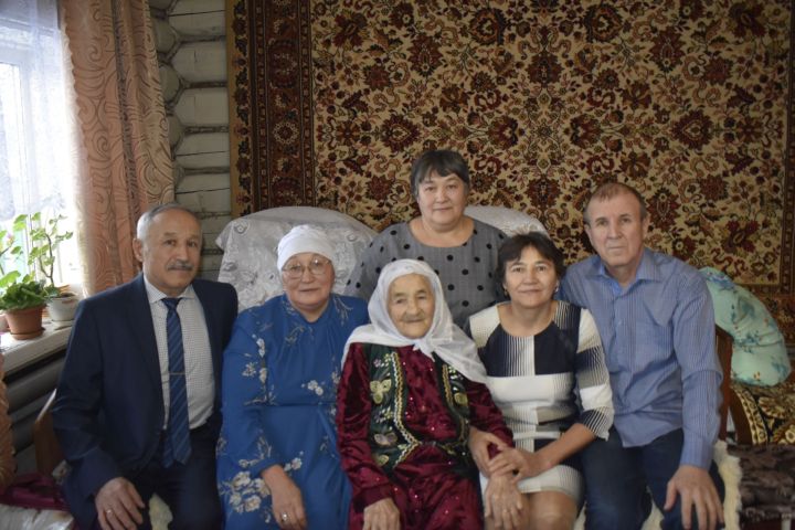 Фәһимә әби Салаватуллина: “Миңа булган хөрмәтегез өчен Ходай Тәгалә зурласын”