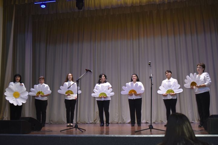 Апаста “Тату сыйныф серләре” республика бәйгесенең район этабы узды