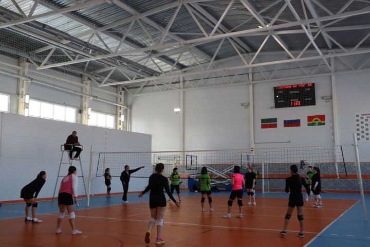 Апаста бәйрәм уңаеннан волейбол уеннары бара
