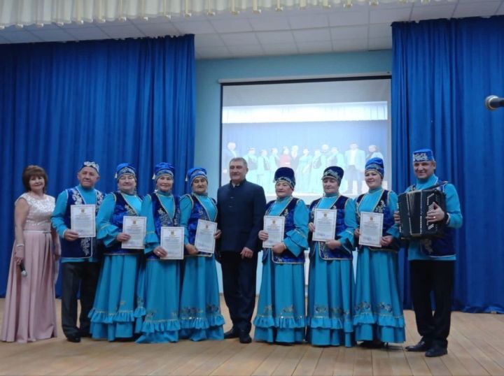 Олы Бакырчы мәдәният йорты каршында эшләп килүче