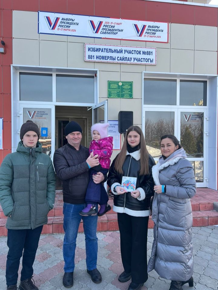 Сайлауларга гаилә белән килүчеләр аеруча сөендерә