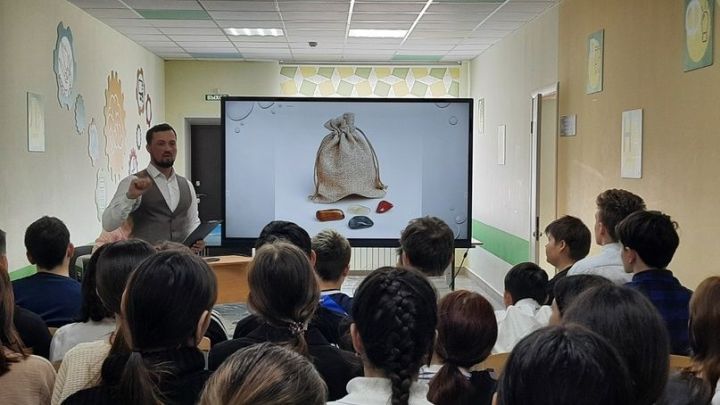 Грязнов Сергей Николаевич провел для учащихся старших классов лекцию «Семья в жизни человека»