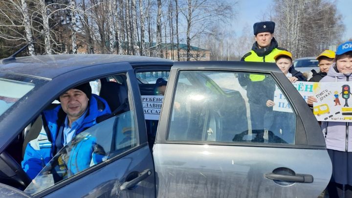 Морзалар мәктәбенең яшь юл сакчылары “Бала – төп пассажир” акциясенә кушылды