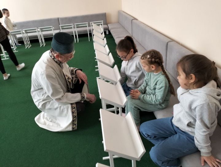 Апастовское местное отделение Российского Красного Креста при участии администрации района и поддержке Татарстанского регионального отделения РКК передало подарки детям семей мобилизованных